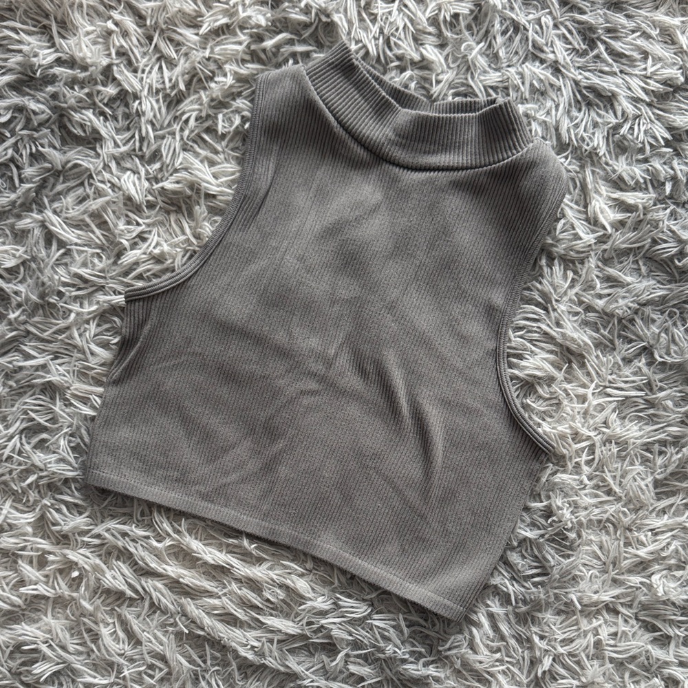 Forever 21 Gray Ribbed Crop Top